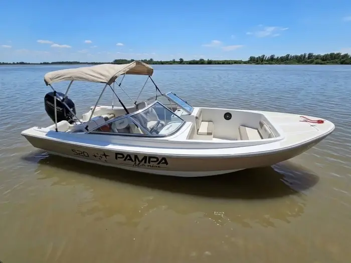 Trucker PAMPA MARIN 520 con Mercury 50 HP 4 Tiempos