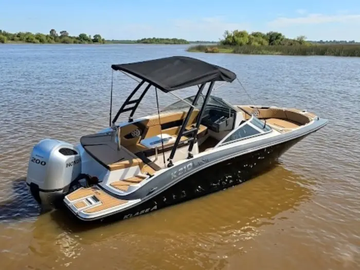 Lancha Klase A k210 con Honda 200 Hp 4 Tiempos y Torre Wakeboard