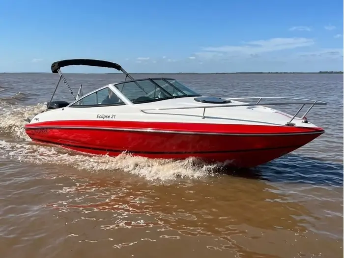 Lancha Eclipse 21 Cuddy con Mercury 150 HP cuatro tiempos