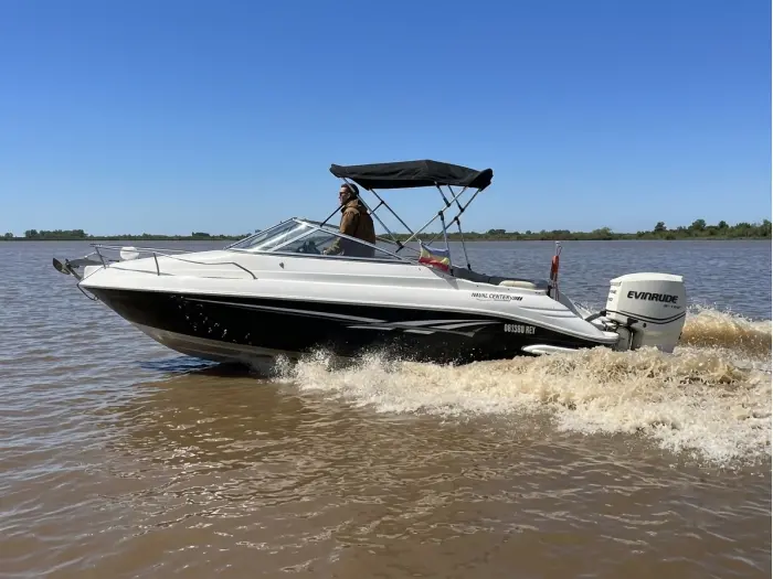 Lancha Naval Center 210 Cuddy gon Evinrude Etec 150 Hp