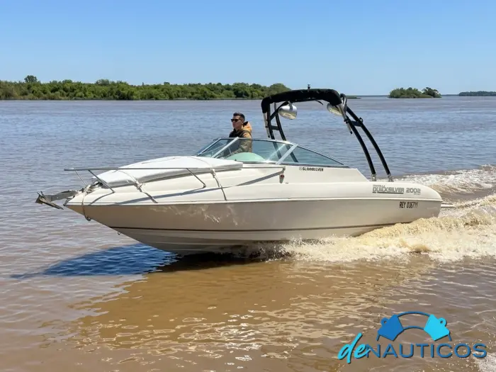 Lancha Cuddy Marine Sur Quicksilver 2002  Mercruiser 4.3 v6 interno 4 tiempos con Barra de Wakeboard