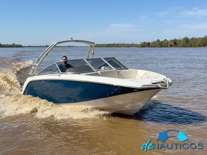 Lancha Araucan 225 Scenit  con Mercury Verado v6 200hp 4 tiempos y torre de Wakeboard