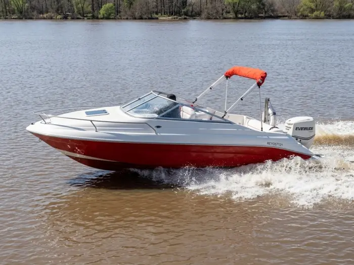 Lancha Naval Center 210 Cuddy   Evinrude 150hp E-Tec